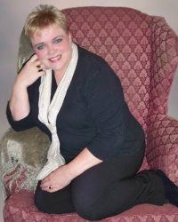 Photo of local author Lynnette Erwin.